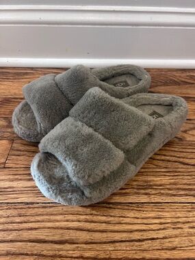 UGG Women’s  Fuzz Yeah Charcoal Grey Sheepskin Slide Sandals Platform Fur Size 8